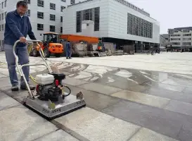 Mașini pentru curățarea blocurilor de piatră