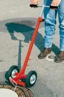 Clești pentru ridicarea capacelor canalelor