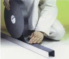 Bandă pentru pereţi despărţitori, 3 x 70mm x 30m, autoadezivă, 12 role/cutie, 12 cutii/palet, Z3809030703