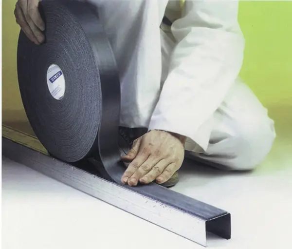 Bandă pentru pereţi despărţitori, 3 x 70mm x 30m, autoadezivă, 12 role/cutie, 12 cutii/palet, Z3809030703