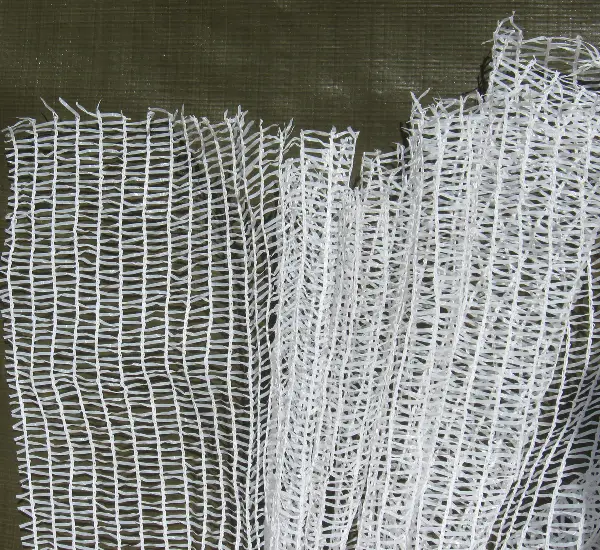 Plasă de protecţie pentru schelă AUSTRONET 313 SL, albă, 35g/m², 3,70 x 100m, împăturită, 50 role/palet, ZA313SLW